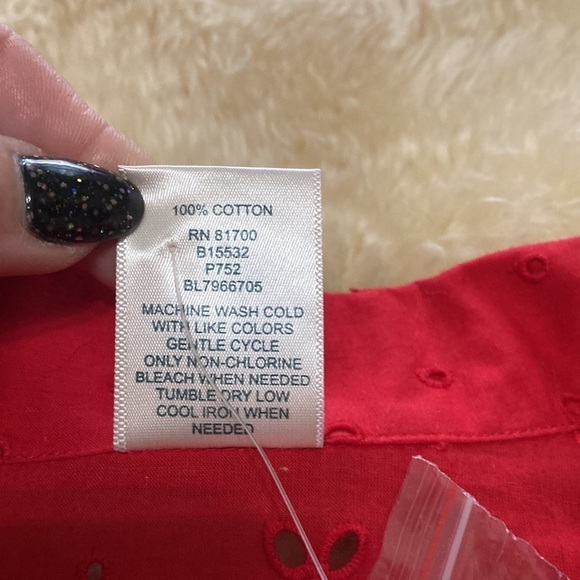 Blair red eyelet button up top size m - Picture 5 of 7